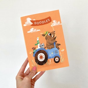 Cuaderno de tractor A5 / Bloc de notas sencillo con ilustraciones recicladas / Diario con temática de cerdo naranja con ilustración de granja para niños / Garabatos para niños
