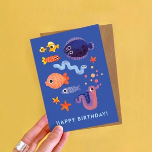 Carte de voeux d'anniversaire avec des têtes de poisson / carte A6 Illustration de créature marine pour enfant ou adulte / carte d'anniversaire pour lui ou elle, enfants adultes