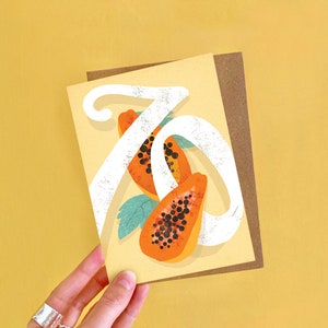 70e Papaya A6 verjaardagskaart / zeventigste geïllustreerde leeftijdskaart / 70 jaar oude fruitige verjaardagskaart / 70e verjaardag Fruit wenskaart