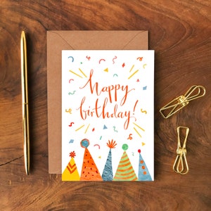 Happy Birthday Grußkarte, PlastikFrei Illustrierte Party Mützen Karte, Kalligraphie Geburtstagskarte