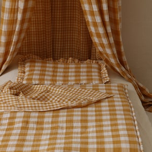 Mustard checked duvet with pillow // Kids bedding // Quilt with filing for child // Cushion with frill // Babotipi // Limone collection //