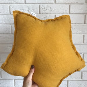 Cuscino in mussola Mustard STAR, cuscino per bambini, cuscino decorativo, cuscino per bambini, biancheria da letto per bambini, arredamento della camera per bambini, cuscino senape, baby star immagine 5