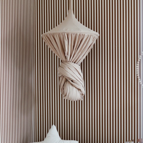 Auvent en mousseline fait main : décoration café latte pour chambre de bébé