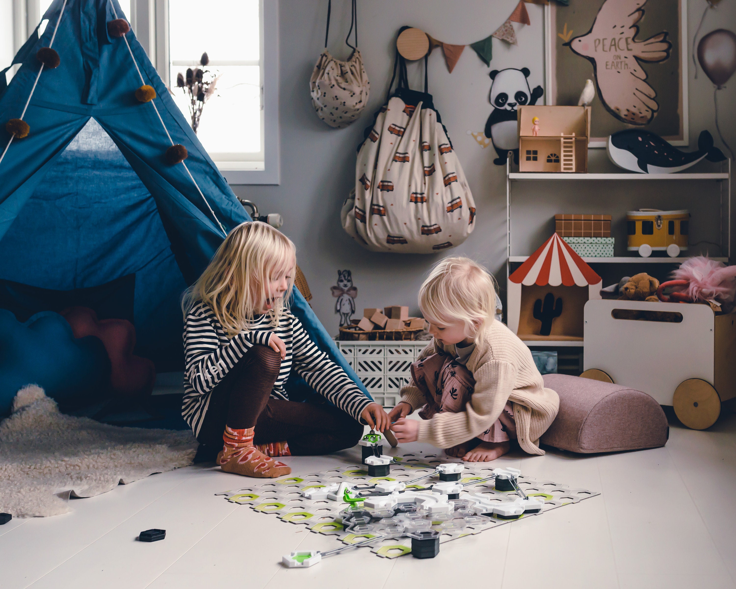 BlueWood Tente Tipi Enfant – Cadre Bois FSC, Couverture Douce, Guirlande Lumineuse Et Sac De Transport, Style Montessori
