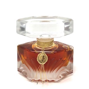 Caesars Woman (Vintage) by Caesars World for Women 1 oz Extravagant Pure Concentrated Perfume Unboxed
