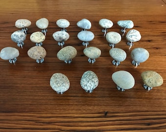 Individuelles Set von 22 Natürlichen Cape Cod Beach Rock Möbelknöpfen