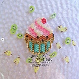 Pale pink brickstitch cupcake diagram / brickstitch pattern pink cupcake image 2