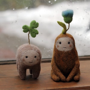 Needle felted plants Felted shamrock & thistle figurines Decorative field flower Toy swamp plant Lovely little bushes Wool fantasy flowers