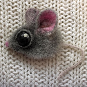 Needle felted brooch «Mouse» Little meadow mouse pin Grey felted mouse brooch Cute mouse baby pin Funny animal pin Original coat accessory