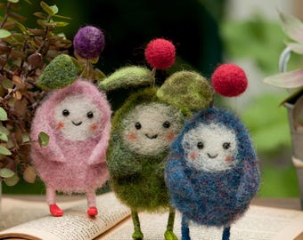 Needle Felted Brooch «Berry Bush» ~ Handmade Woodland-Themed Gift Accessory for Nature Lovers