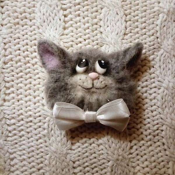 Needle felted brooch «Grey Cat» Dreamy tomcat with a bow-tie Cute striped cat pin Handmade felted cat brooch Jacket accessory for pet lovers