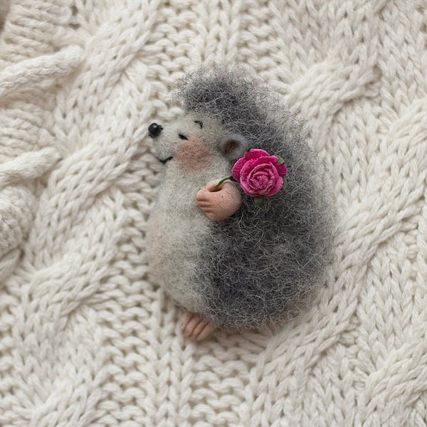 Needle felted brooch «Hedgehog with a Rose» Cute smiling hedgehog in love Little felted hedgie pin Fine jumper accessory for hedgehog lovers