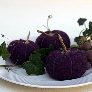 Purple felted pumpkins Lilac & violet gift toy pumpkins Exquisite wool pumpkin ornaments Decorative autumn pumpkins Halloween table décor