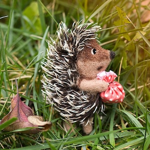 Needle felted brooch «Hedgehog with a Bundle» Cute hedgehog from an old cartoon Vintage-inspired fairy-tale hedgehog pin Nice bag accessory