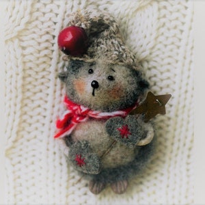 Needle felted brooch «Christmas Hedgehog #1» Handmade wool hedgehog pin Cute hedgehog with a golden star New Year's brooch Festive accessory