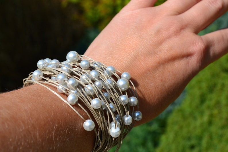 Weiße Perlen auf natürlichen Leinenfäden, Leinen, Edelstahlschmuck, Hochzeitshalskette für Frauen, Öko-Schmuck Bild 7