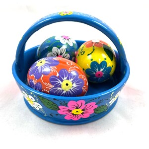 Basket blue with 3 Easter eggs with flowers hand painted -Basket blue with flowers wooden eggs -Pysanky