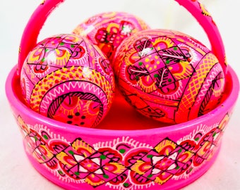 Basket with 3 Easter eggs pink hand painted -Basket with pink Wooden Eggs- Pysanky -Wooden eggs with a basket- Uova die legno