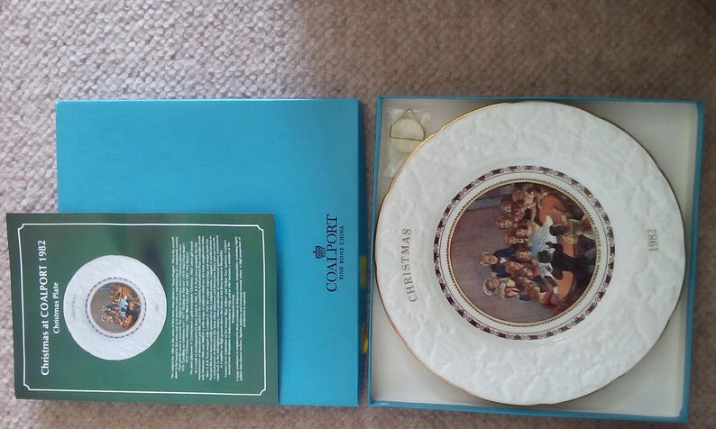 Like New. Boxed 1982 Coalport Christmas plate
