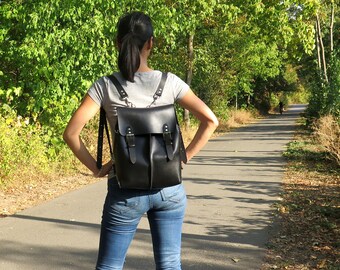 Black Leather Backpack Unisex Shoulder Bag Men Minimalist Messenger Bag Women Business Backpack Hiking Rucksack Laptop Cross Body Bag