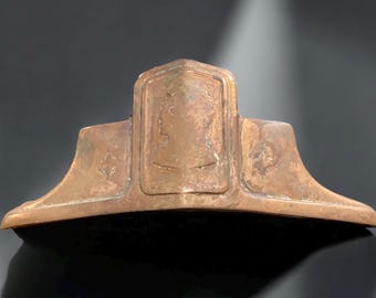 Insignia con emblema de capó cobrizo Cruddy de Pontiac de 1948, patina de cobre sobre metal fundido a presión