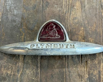 Emblema de maletero Plymouth 1946 1947 1948 OEM 1148894 Insignia de tapa de maletero Mopar vintage