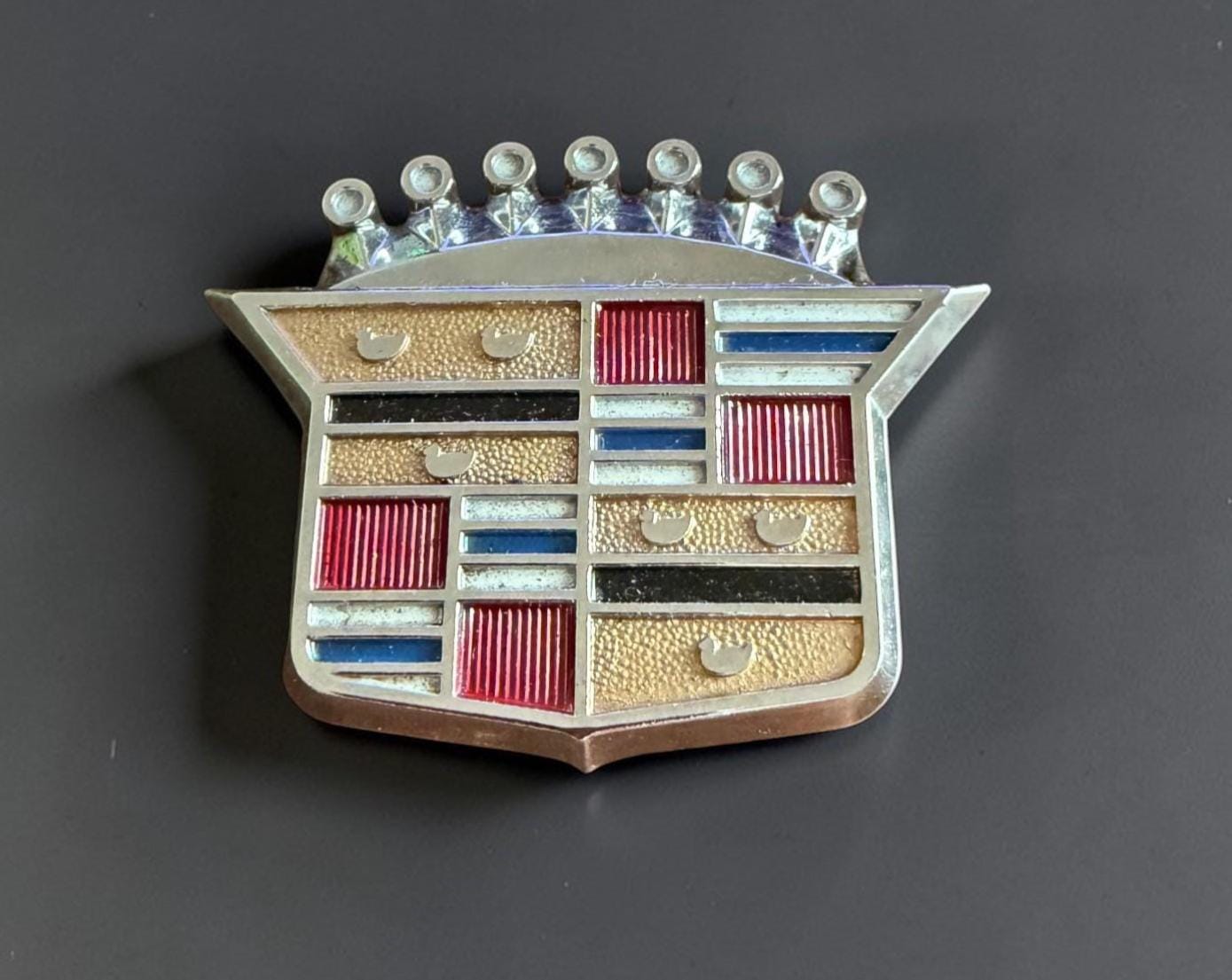 ⭐️【キャデラックトランク エンブレム Cadillac オーナメントレアな6枚セット】⭐️✨ 6セット 【キャデラックトランク エンブレム Cadillac オーナメント