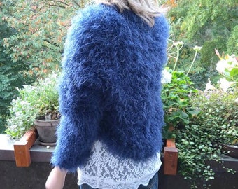 ABEND-JACKE  ,Hochzeit, Braut flauschig,Wolle handgestrickt, blau