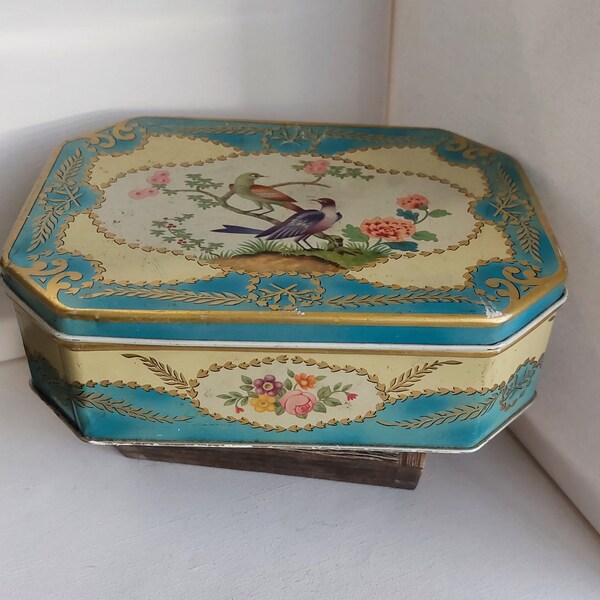 Peak Frean vintage biscuit tin