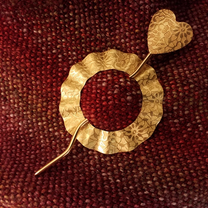 X-Large Size 2.5OD Sweater Pin Brooch Knitter Gifts Hair Pin Embossed Daisy Flowers Hair Stick Kilt Pin Brass Shawl Pin Cowl Pin