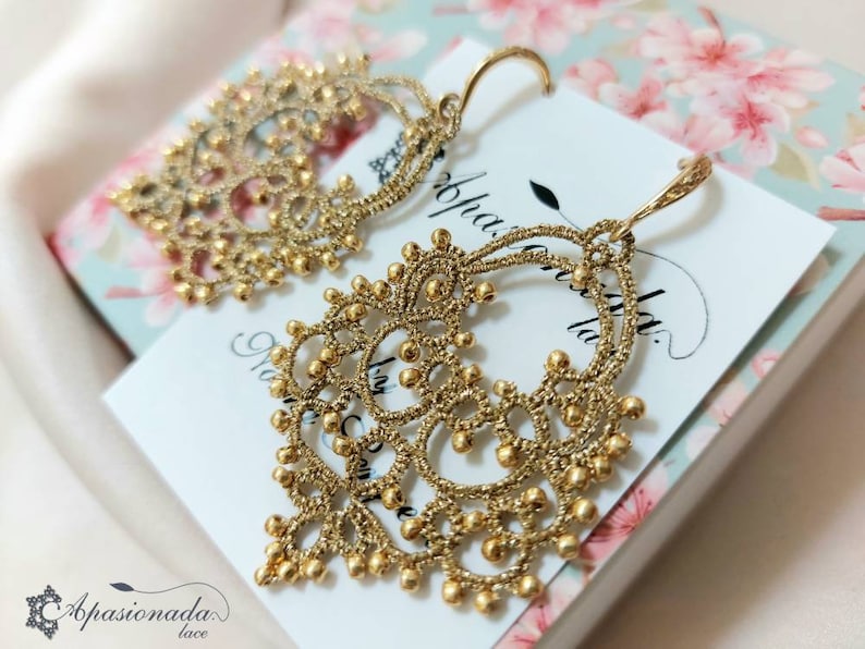 Golden earrings in Tatting technique zdjęcie 2