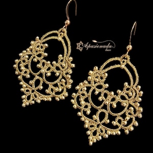 Golden earrings in Tatting technique