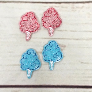 Puede incluir: Cuatro aplicaciones de algodón de azúcar, dos rosas y dos azules, con un acabado brillante. Las aplicaciones son perfectas para agregar un toque caprichoso a las manualidades y proyectos.