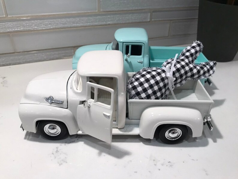 farmhouse metal truck