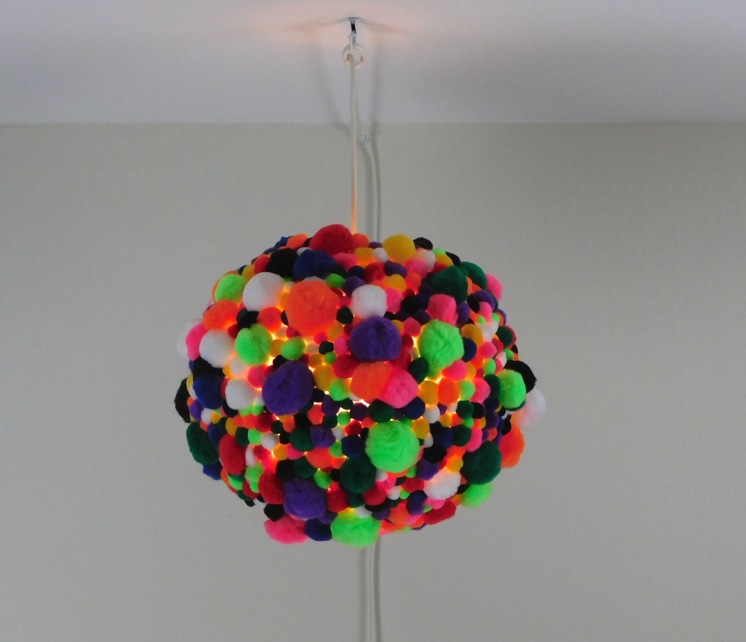 Lampe de Pom Multicolore, Geek Decor, Pendentif Luminaire, Molécule, Décor Salle Jeux, Lampe Art, Éc