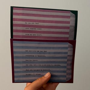 Set di biglietti d'auguri A6 - Vulnerabile e Uniforme - Duo di biglietti di poesia Sweet Nothings con buste in carta kraft