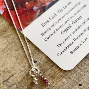 Colar de tarô de prata esterlina The Lovers Garnet