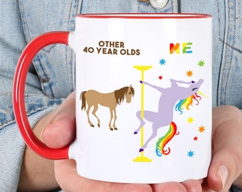 Regalo de 40 cumpleaños para mujeres Taza 40 y fabulosa Regalos divertidos de 40 cumpleaños Taza de café del día 40 Sobre la colina Taza de unicornio bailando en el poste 11 oz