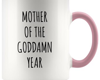 Taza de café con acento de la madre del maldito año