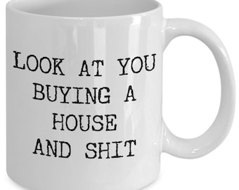 Regalo de inauguración de la casa Regalos para nuevos propietarios de viviendas Comprador de viviendas por primera vez Taza de café de nueva casa Cierre de bienes raíces de casas nuevas Taza de felicitaciones divertidas