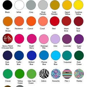 Puede incluir: Una tabla de colores de vinilo con nombres para cada color. Los colores incluyen negro, blanco, gris, plata metalizado, oro metalizado, amarillo se&ntilde;al, amarillo sol, marr&oacute;n nuez, caqui, zanahoria, coral, rojo, ladrillo c&aacute;lido, rojo oscuro, rojo metal pesado (cromo), rosa, baya brillante, rosa flamenco, lila, lavanda, ciruela de az&uacute;car, azul oscuro, azul tr&aacute;fico, azul brillante, azul marino, azul cielo, turquesa, verde oscuro, tr&eacute;bol, verde amarillo, verde limonero, cebra, rom&aacute;ntico, mex 1, paisley, oro cromado y cromo.