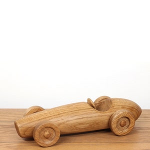 Ferrari 500 F2 inspired racing car. Executive desk toy, 1950s oak wooden car collectible. Great gift for car enthusiast image 2