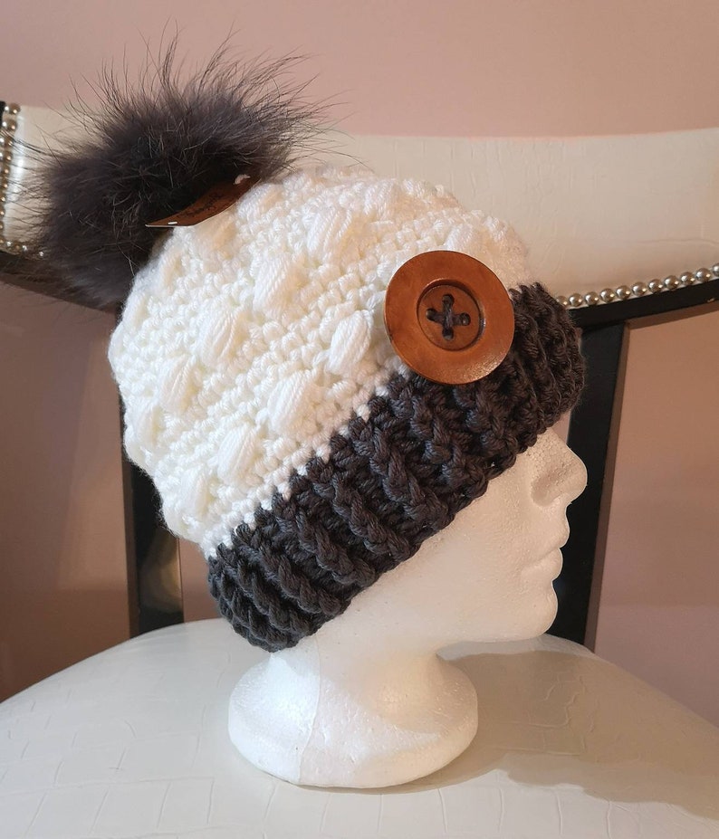 Fancy crochet tuque with fur pompom