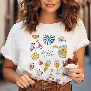 T-shirt d&#39;été avec motifs italiens dessinés à la mode, T-shirt en langue italienne Dolce Vita, T-shirt de style italien, Gelato italien, Spritz, Pâtes, Cadeau de plage