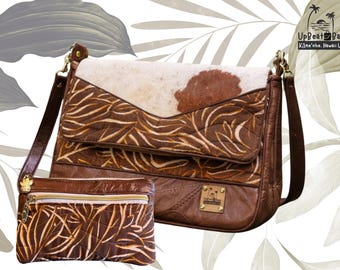 Bolso bandolera mediano de piel reciclada – Bolso de piel con pelo en tonos tierra hawaianos, con neceser a juego opcional.