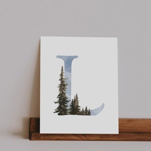 Letras monogramadas de acuarela de bosque, impresión Giclée de 8" x 10", 11" x 14" y 12" x 16", decoración de pared para el hogar, guardería, arte de pared, decoración personalizada de bosque sin marco