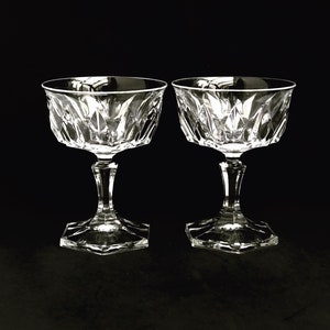 Taças de champanhe vintage: conjunto de 2 copos de coquetel de vidro moldado