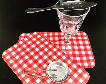 Zestaw do absyntu vintage: szkło kryształowe, łyżeczka, cukierniczka, deski bistro – Belgia, lata 50. XX wieku