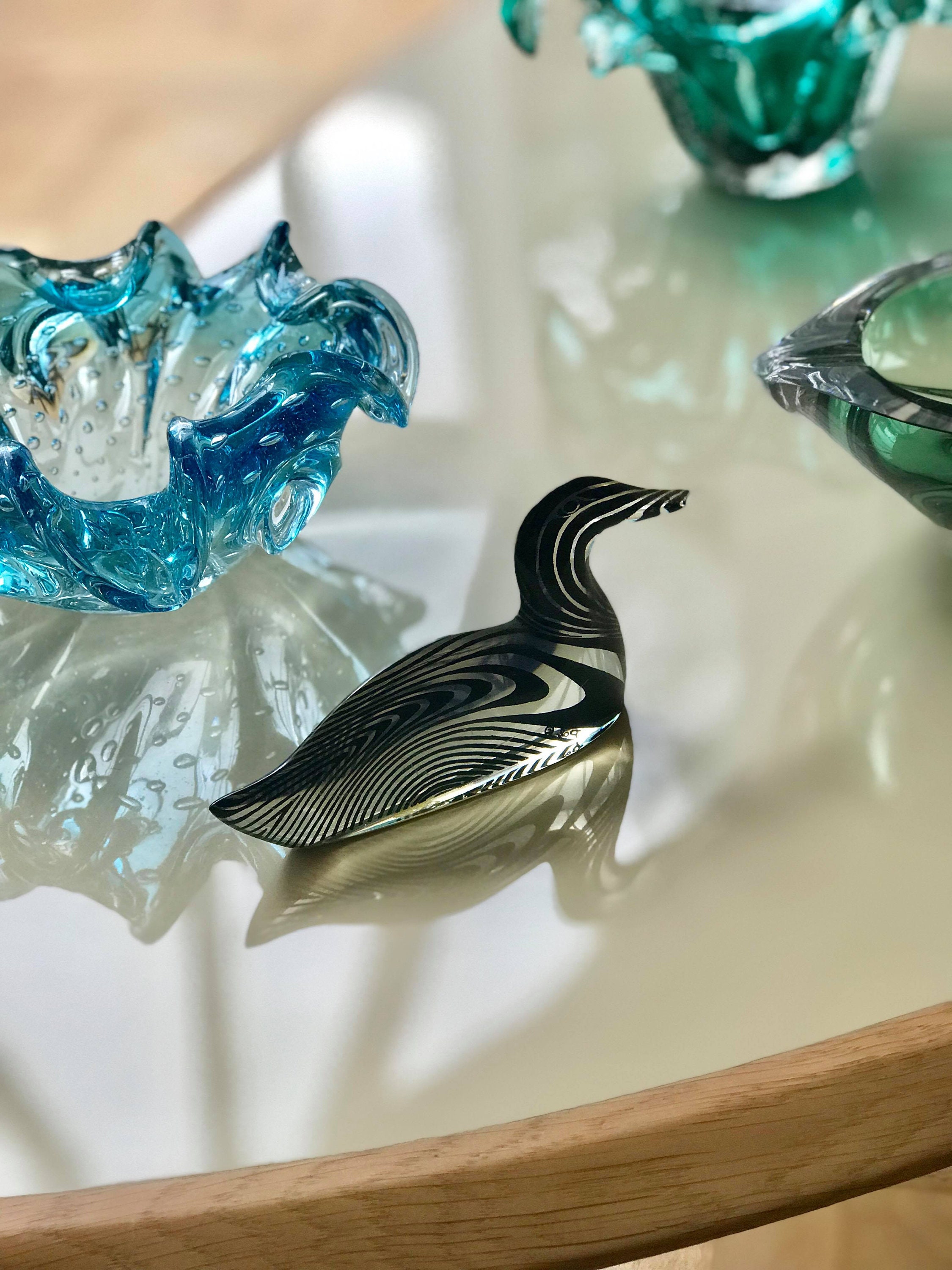 アブラハム・パラトニック作「ルーサイト・ダック」：キネティック