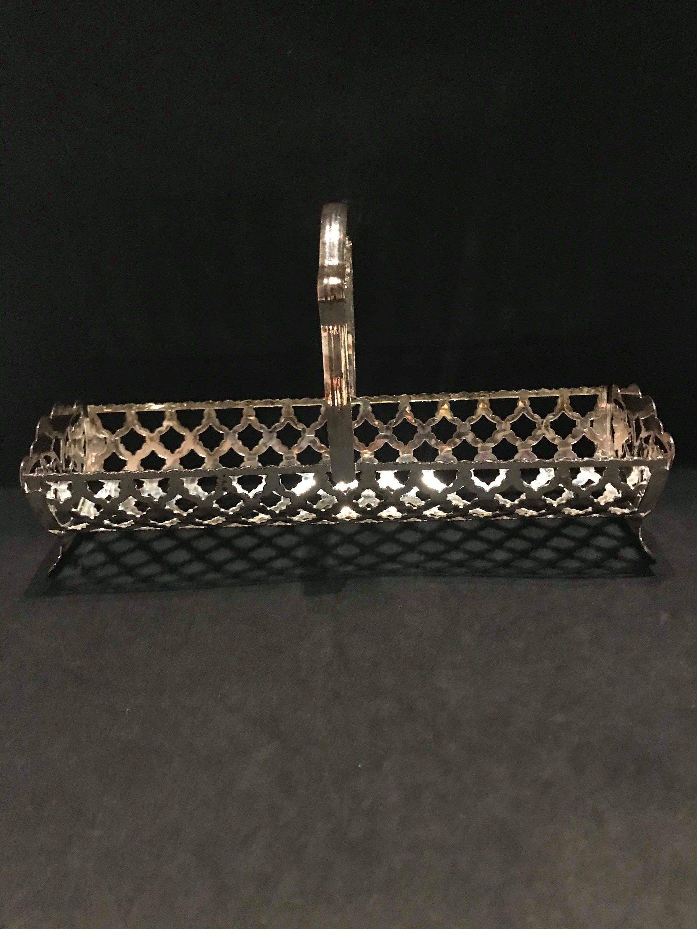 ヴィンテージシルバーメッキビスケットトレイ：英国風ティーテーブル